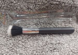 ⭐ New Mac 187 Synthetic Duo Fibre Face Brush ⭐